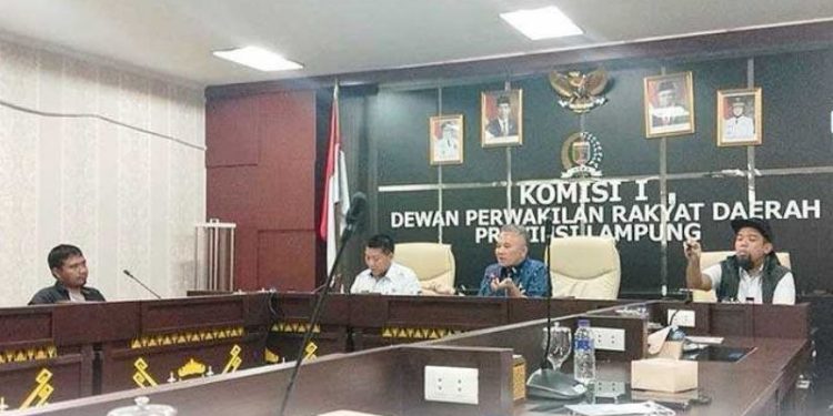 Temui Massa Aksi, DPRD Lampung Rekomendasikan Beberapa Hal Temui Massa Aksi, DPRD Lampung Rekomendasikan Beberapa Hal