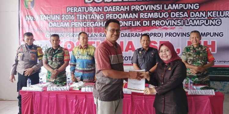 Anggota DPRD Provinsi Lampung Kostiana Gelar Sosperda Rembug Desa di Pulau Pasaran Anggota DPRD Provinsi Lampung Kostiana Gelar Sosperda Rembug Desa di Pulau Pasaran