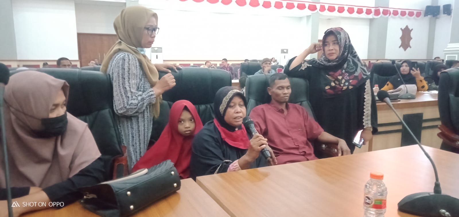 Sampaikan Bau Busuk, Warga Lingkar Operasi PT Medco Menjerit di Hadapan Ketua DPRK Aceh Timur Sampaikan Bau Busuk, Warga Lingkar Operasi PT Medco Menjerit di Hadapan Ketua DPRK Aceh Timur