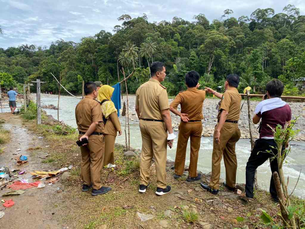 Bupati Minta Penanganan Abrasi Secepat Mungkin Bupati Minta Penanganan Abrasi Secepat Mungkin