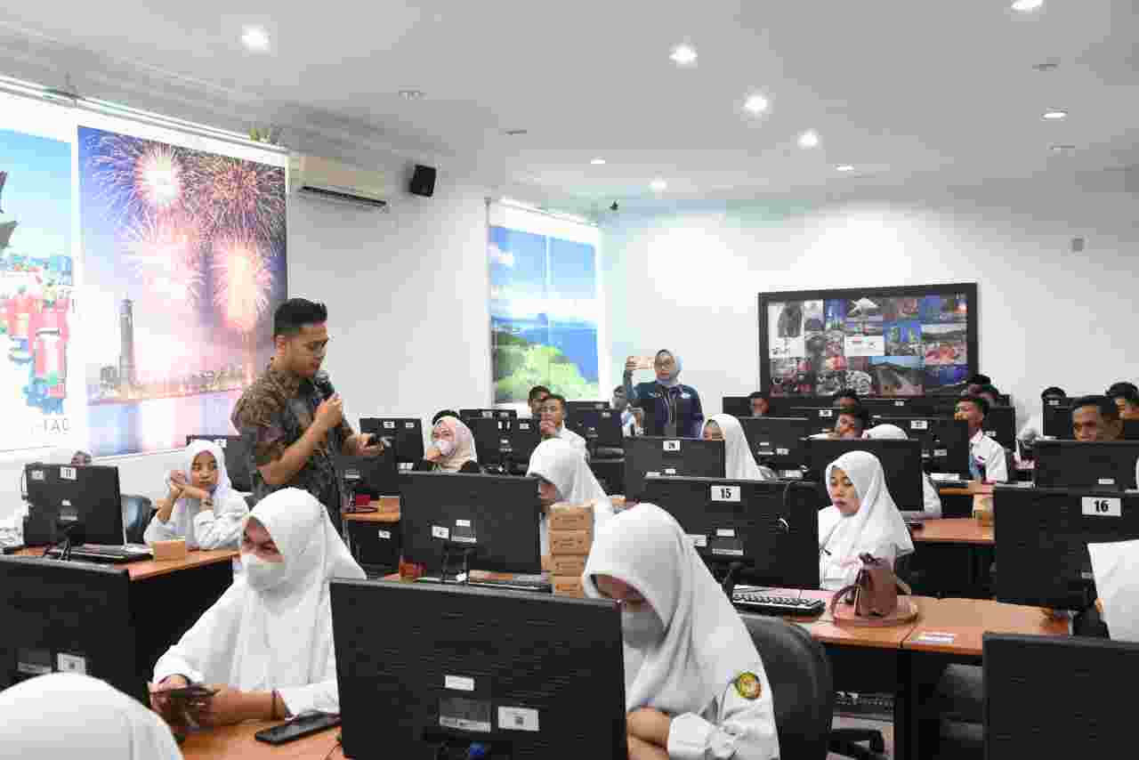 Belajar Bisnis Digital, SMK Miftahul Falah Pringsewu Kunjungi IIB Darmajaya Belajar Bisnis Digital, SMK Miftahul Falah Pringsewu Kunjungi IIB Darmajaya