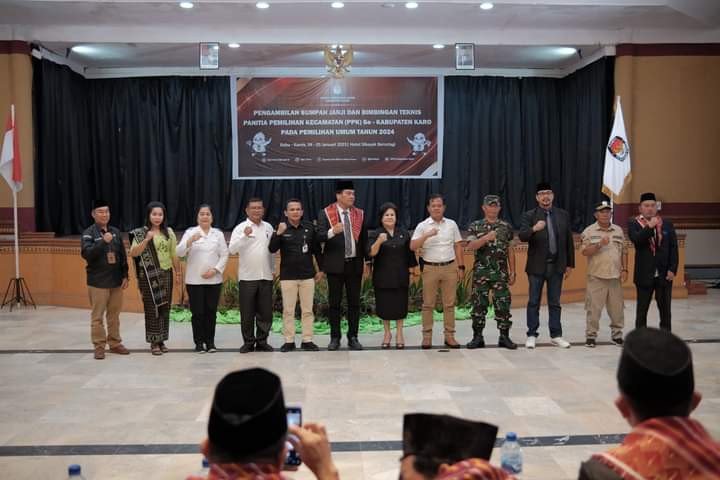 Bupati Karo Hadiri Acara Pengambilan Sumpah Janji PPK Se-Kabupaten Karo Bupati Karo Hadiri Acara Pengambilan Sumpah Janji PPK Se-Kabupaten Karo