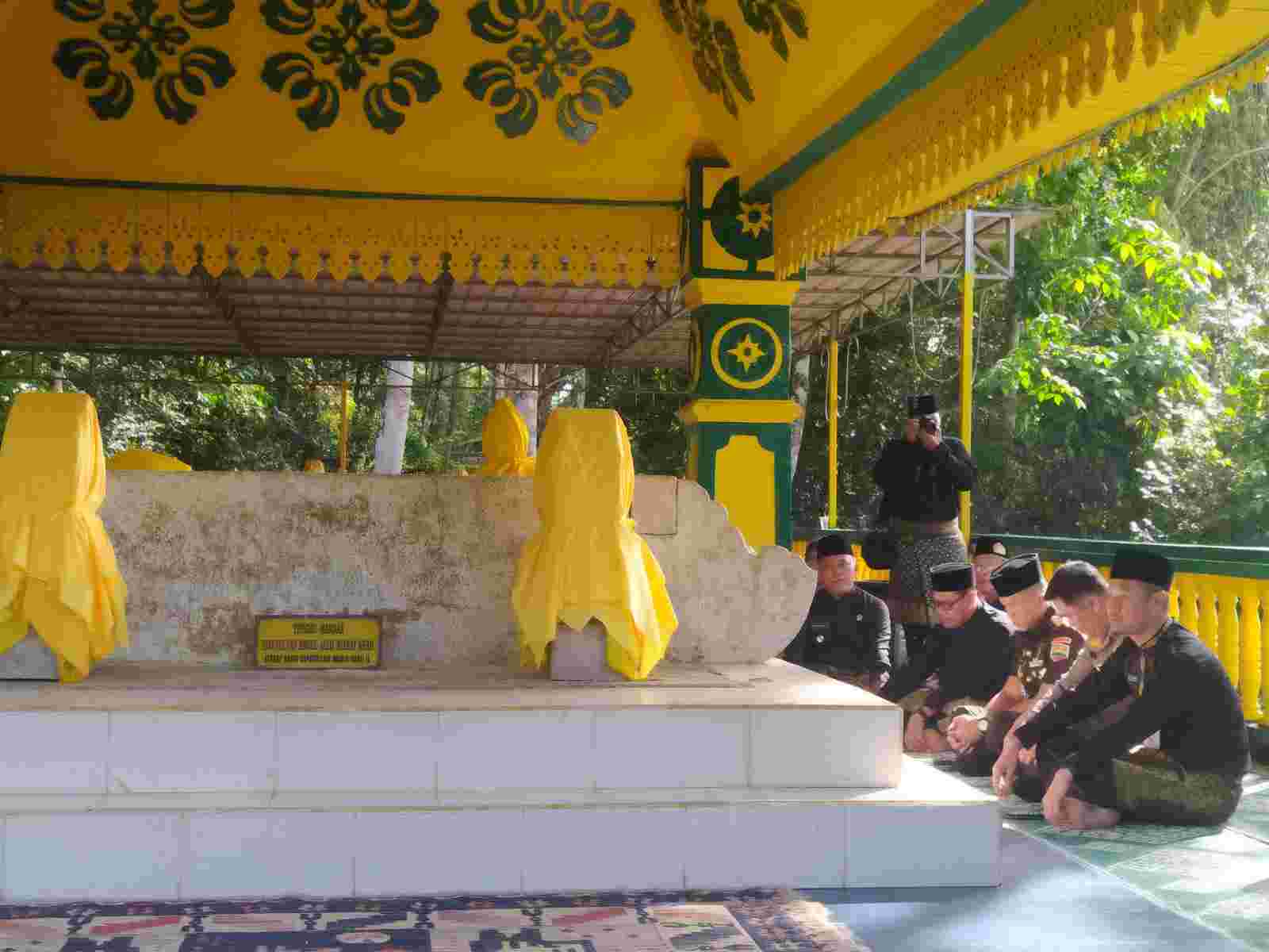 Peringati Hari Jadi Kota Tanjungpinang ke-239, Diisi Dengan Kegiatan Ziarah Makam Peringati Hari Jadi Kota Tanjungpinang ke-239, Diisi Dengan Kegiatan Ziarah Makam