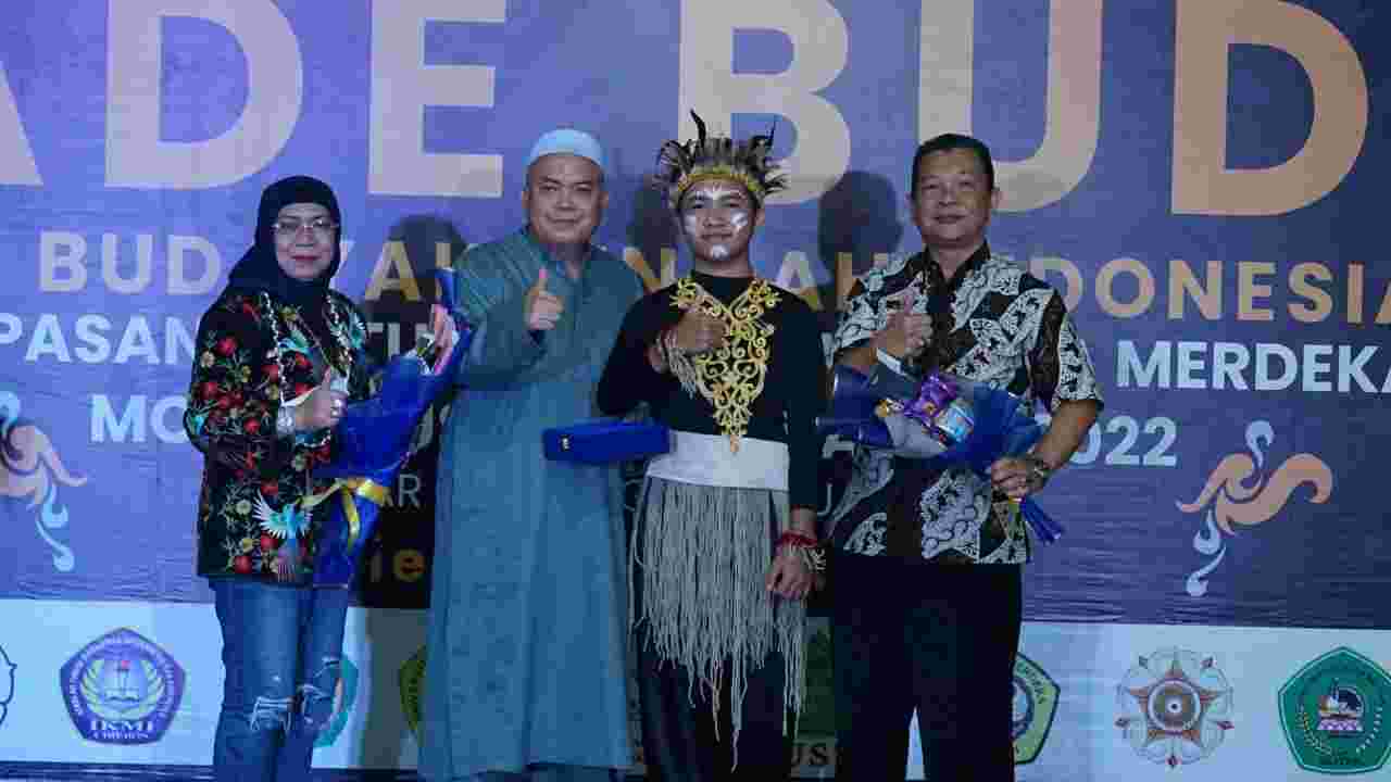 Parade Budaya PMM 2, Mahasiswa Asal Jawa dan Sulawesi Tampilkan Tarian, Lagu Hingga Cerita Daerah Parade Budaya PMM 2, Mahasiswa Asal Jawa dan Sulawesi Tampilkan Tarian, Lagu Hingga Cerita Daerah