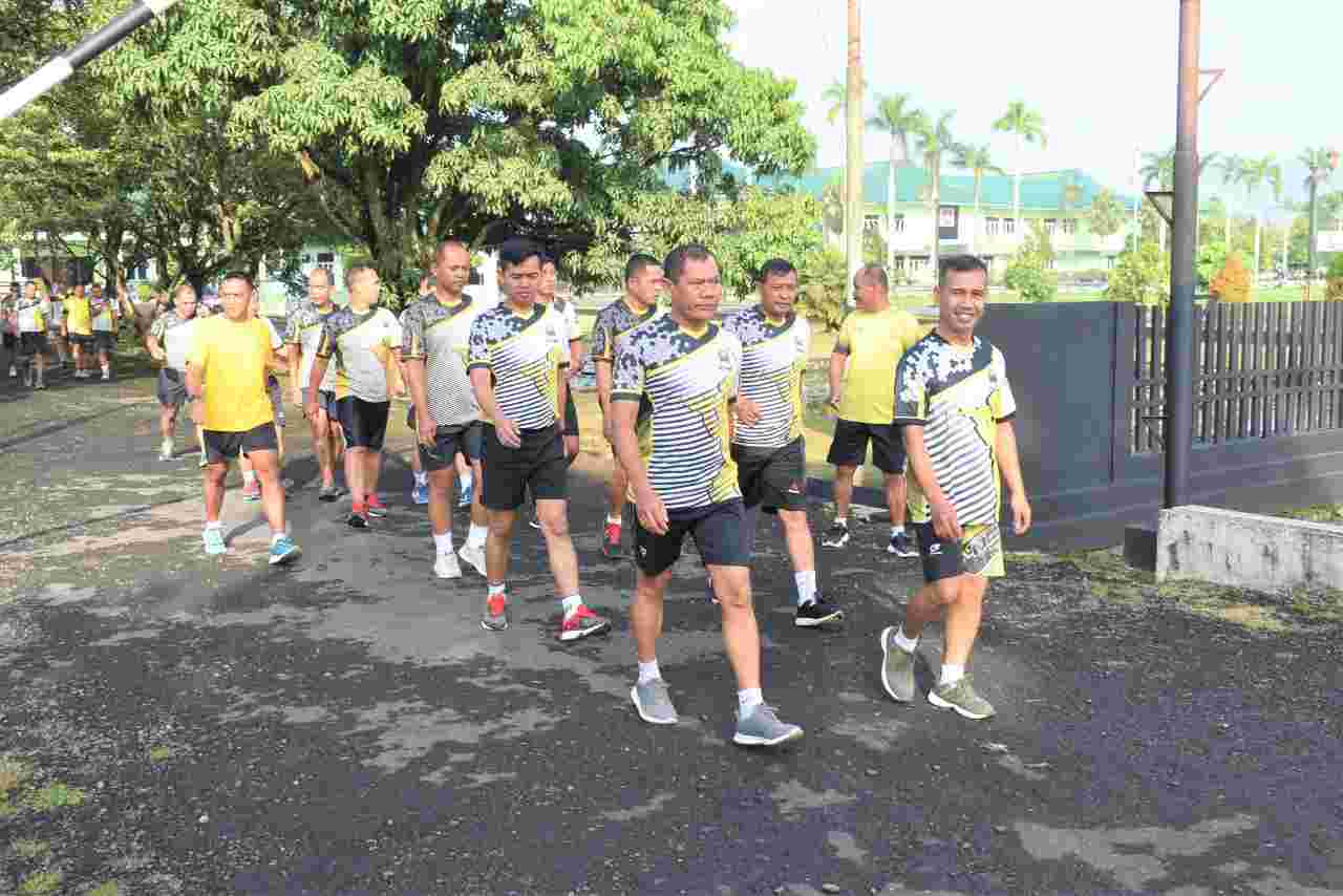 Jumat Berkah, Olahraga Bersama dan Harbang Makorem 071/Wijayakusuma Jumat Berkah, Olahraga Bersama dan Harbang Makorem 071/Wijayakusuma