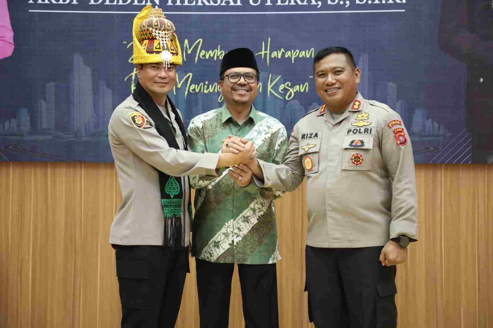 Pj Bupati Aceh Utara Ajak Kapolres Yang Baru Tingkatkan Kolaborasi Layani Masyarakat Pj Bupati Aceh Utara Ajak Kapolres Yang Baru Tingkatkan Kolaborasi Layani Masyarakat