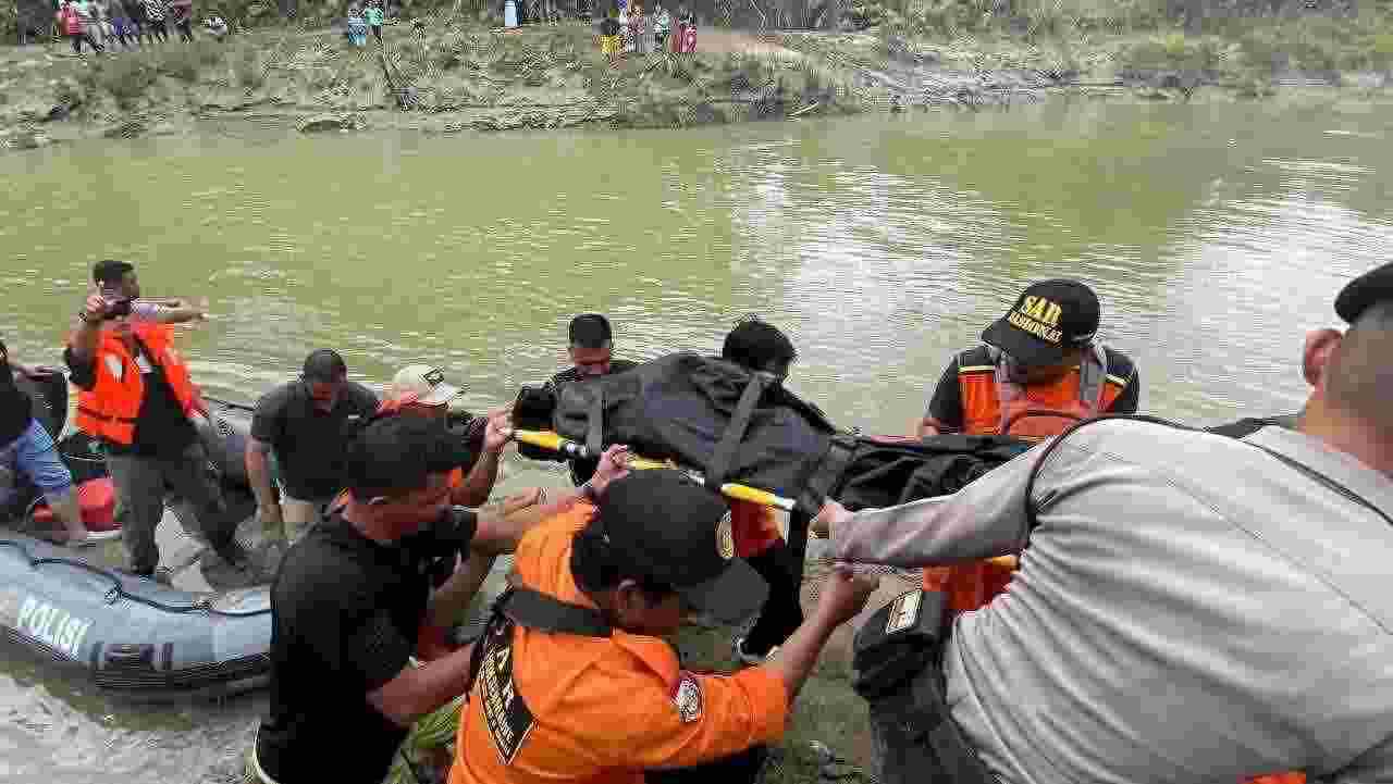 Bocah Yang Hilang di Aliran Sungai Krueng Keureuto Ditemukan Meninggal Dunia Bocah Yang Hilang di Aliran Sungai Krueng Keureuto Ditemukan Meninggal Dunia