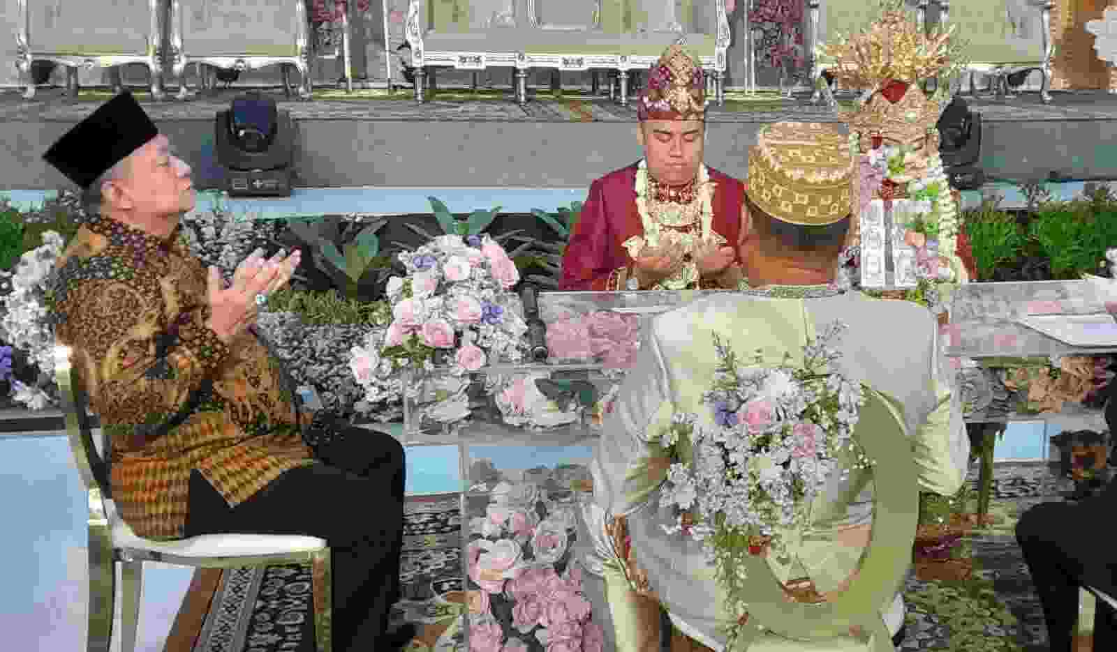 Wakil Walikota Bandar Lampung Jadi Saksi Pernikahan Putra Azwar Yacub Wakil Walikota Bandar Lampung Jadi Saksi Pernikahan Putra Azwar Yacub