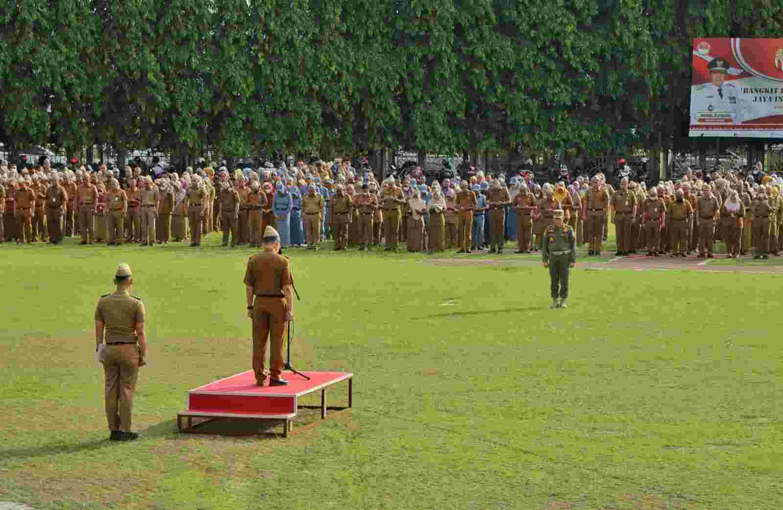 Pimpin Apel Perdana, Sekdaprov Sampaikan Capaian Pembangunan di Provinsi Lampung 2022 Pimpin Apel Perdana, Sekdaprov Sampaikan Capaian Pembangunan di Provinsi Lampung 2022