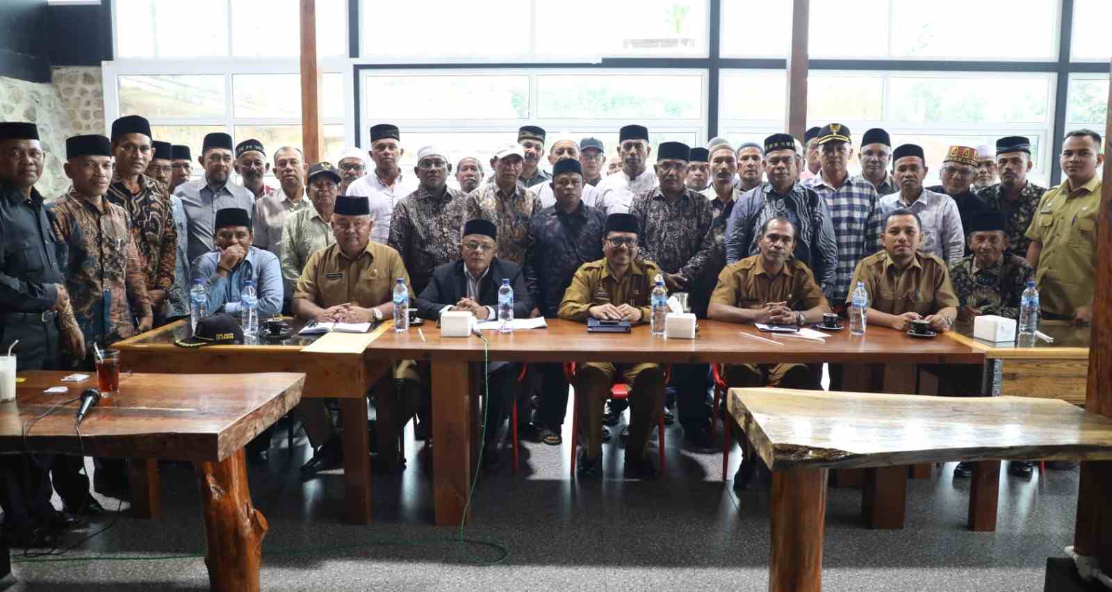 Tampung Aspirasi Imum Mukim, Pj Bupati Ini Gelar Rapat di Gunung Salak, Ada Apa? Tampung Aspirasi Imum Mukim, Pj Bupati Ini Gelar Rapat di Gunung Salak, Ada Apa?