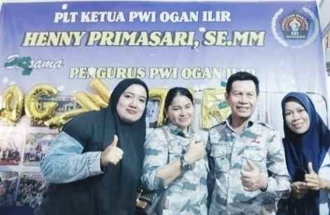 Ketua DPRD OI dan Ketua IKATRI Kunjungi Stand Expo PWI HUT Ogan Ilir Ke-19 Ketua DPRD OI dan Ketua IKATRI Kunjungi Stand Expo PWI HUT Ogan Ilir Ke-19