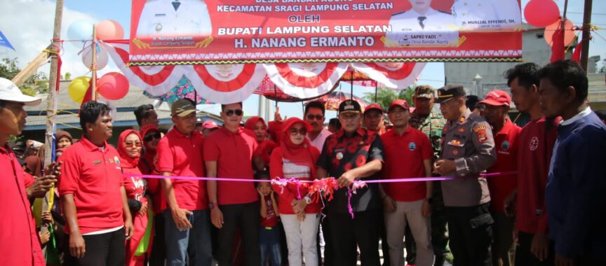 Bupati Lamsel Resmikan Jalan Cor Beton di Desa Bandar Agung Kecamatan Sragi Bupati Lamsel Resmikan Jalan Cor Beton di Desa Bandar Agung Kecamatan Sragi