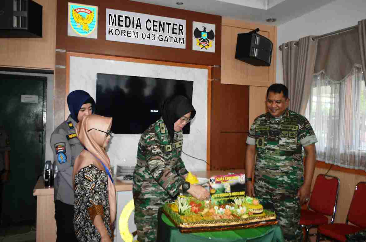 Korem 043/Garuda Hitam Gelar Syukuran HUT Dispenad Ke 72 Secara Sederhana Korem 043/Garuda Hitam Gelar Syukuran HUT Dispenad Ke 72 Secara Sederhana