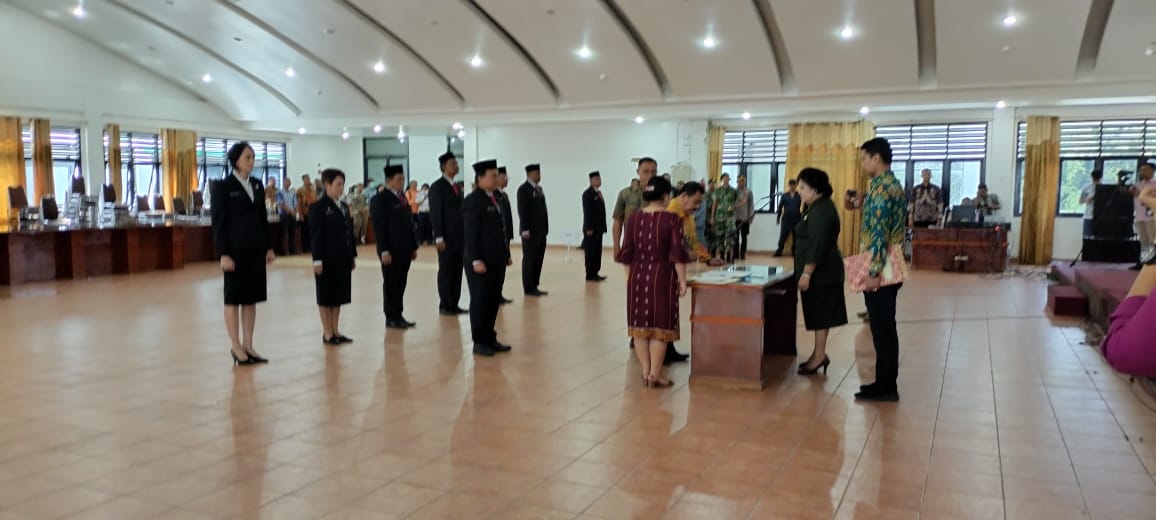 Bupati Lantik 8 Pejabat Tinggi Pratama Bupati Lantik 8 Pejabat Tinggi Pratama