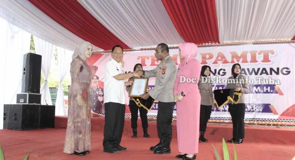 Pj Bupati Drs Qudrotul Ikhwan Hadiri Pisah Sambut Kapolres Tulang Bawang Pj Bupati Drs Qudrotul Ikhwan Hadiri Pisah Sambut Kapolres Tulang Bawang