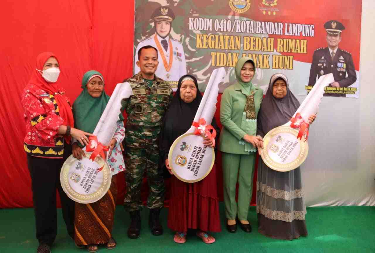 Tiga Unit Rumah Program Bedah RTLH Kodim 0410/KBL Diserahkan Ke Warga Tiga Unit Rumah Program Bedah RTLH Kodim 0410/KBL Diserahkan Ke Warga