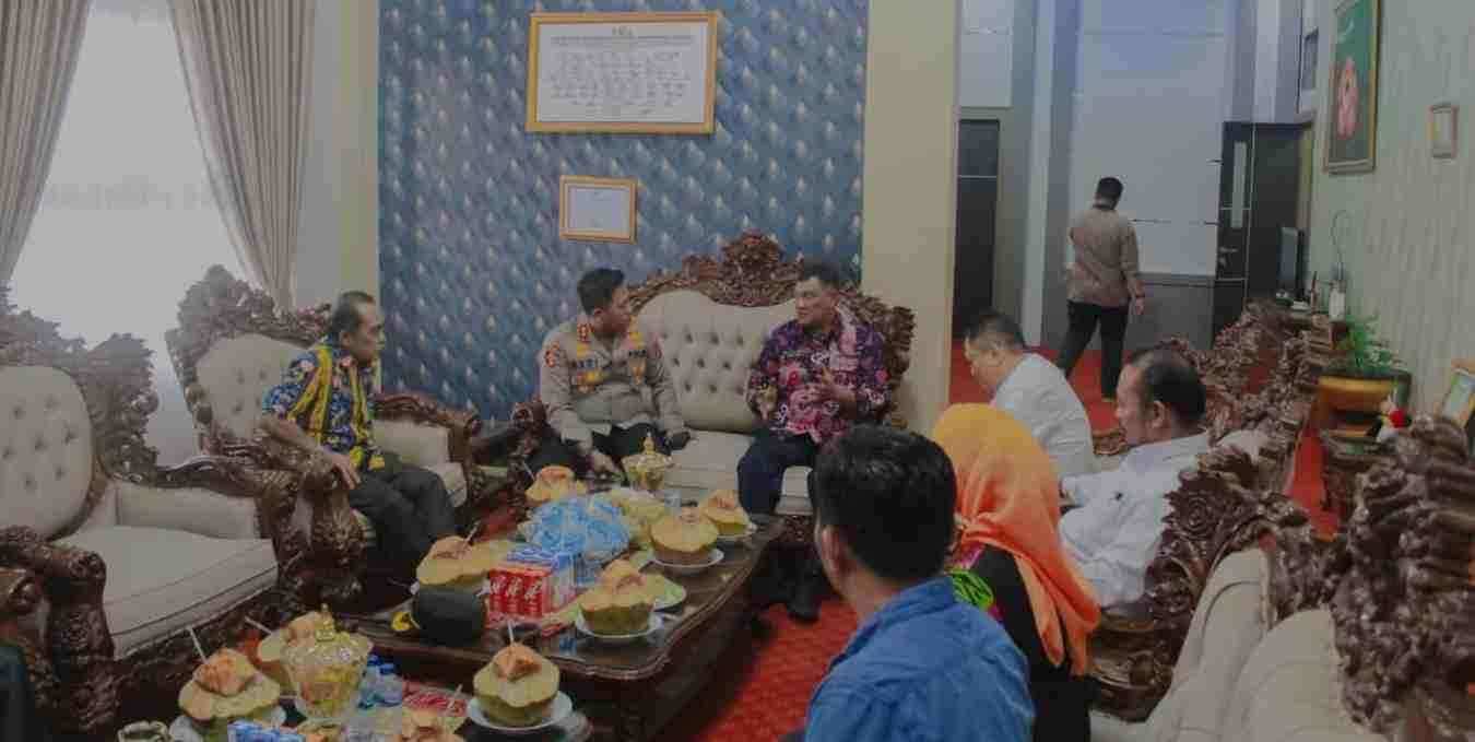 Perkuat Sinergitas, Kapolres Bengkulu Tengah Silaturahmi dengan Pj Bupati Perkuat Sinergitas, Kapolres Bengkulu Tengah Silaturahmi dengan Pj Bupati