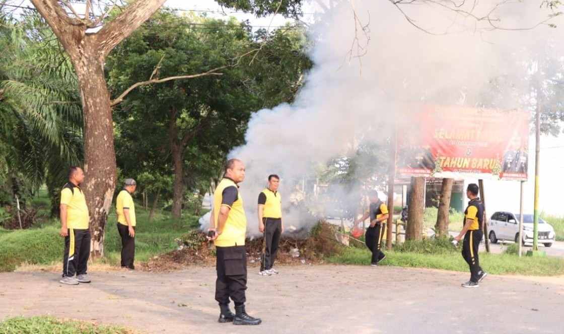 Pimpin Apel Gotong Royong, Kapolres Sergai Dukung Event Kejuaraan Dunia Perahu Motor Power Boat F1H2O Danau Toba Pimpin Apel Gotong Royong, Kapolres Sergai Dukung Event Kejuaraan Dunia Perahu Motor Power Boat F1H2O Danau Toba