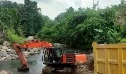 Warga Minta Kegiatan Galian C Diduga Ilegal Kecamatan Pispis di Tutup Warga Minta Kegiatan Galian C Diduga Ilegal Kecamatan Pispis di Tutup