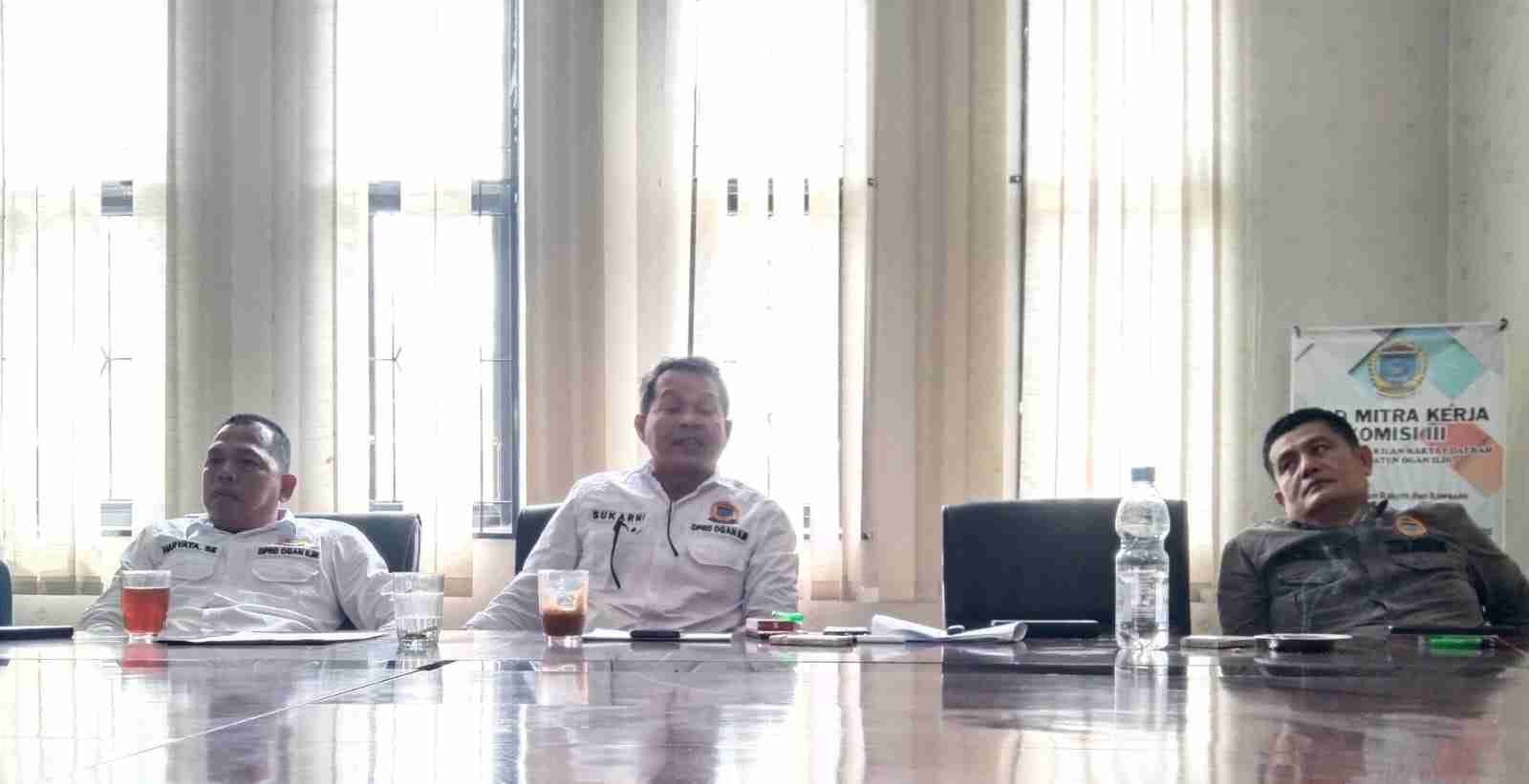 Temui Komisi I, ll, & lll DPRD OI, PT Hakaaston Janjikan 4 Point Bagi Warga Sejaro Sakti Temui Komisi I, ll, & lll DPRD OI, PT Hakaaston Janjikan 4 Point Bagi Warga Sejaro Sakti