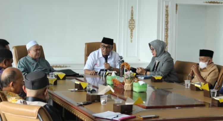 Dr. H. Andi Surya Membuka Rapat Koordinasi ABP-PTSI Lampung di Kampus UMITRA Dr. H. Andi Surya Membuka Rapat Koordinasi ABP-PTSI Lampung di Kampus UMITRA