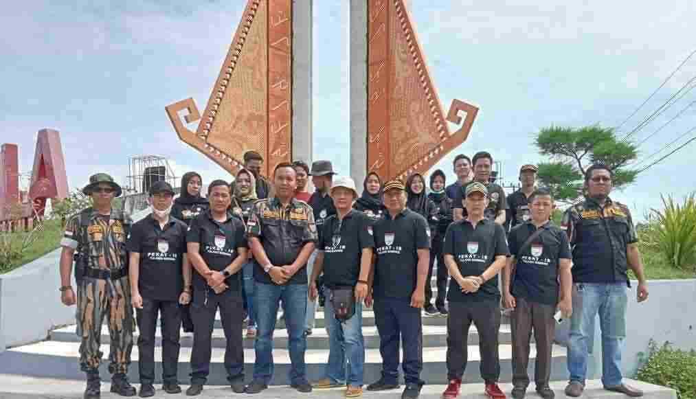 Jajaran Pengurus DPD Pembela Kesatuan Tanah Air Indonesia Bersatu (PEKAT IB) Jajaran Pengurus DPD Pembela Kesatuan Tanah Air Indonesia Bersatu (PEKAT IB)