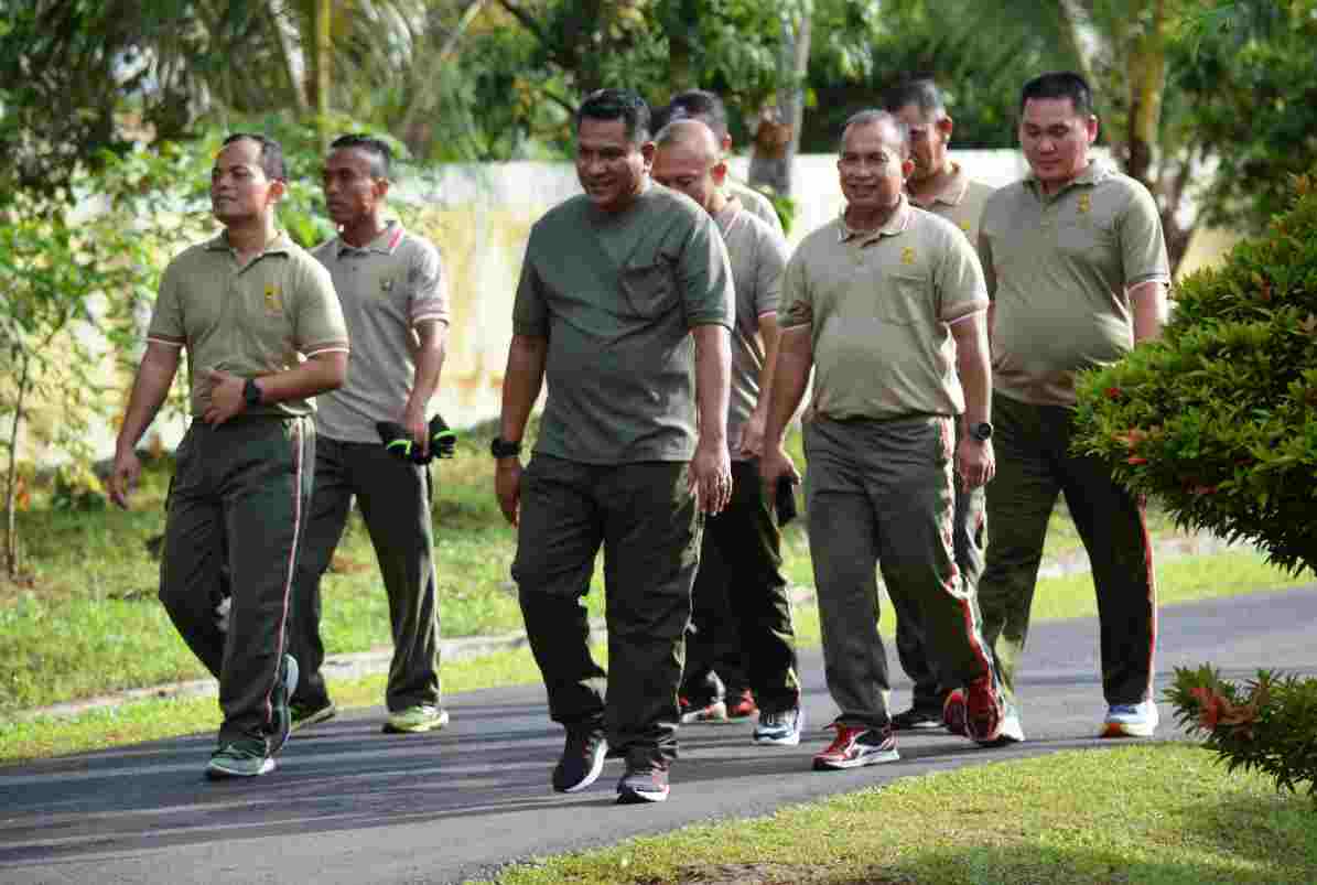 Brigjen TNI Ruslan Effendy Bersama Prajurit dan PNS Populerkan Kembali SKJ ‘88 Brigjen TNI Ruslan Effendy Bersama Prajurit dan PNS Populerkan Kembali SKJ ‘88