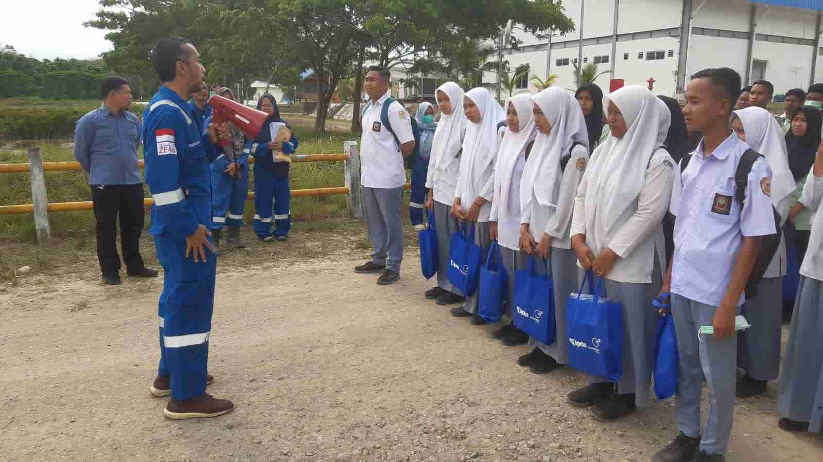 Puluhan Pelajar dan Guru Datangi Lokasi CPP MEDCO E&P di Aceh Timur Puluhan Pelajar dan Guru Datangi Lokasi CPP MEDCO E&P di Aceh Timur