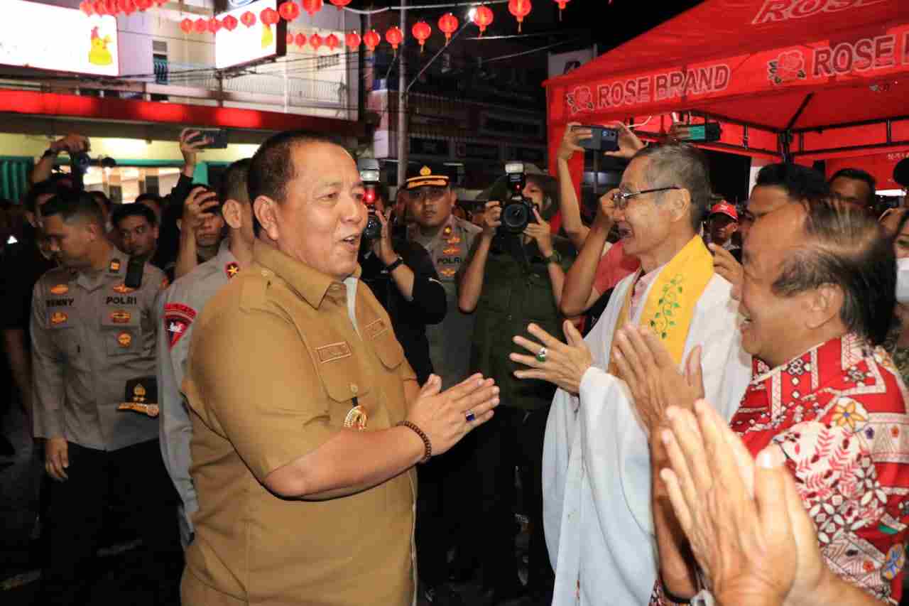 Pastikan Perayaan Imlek Aman dan Lancar, Gubernur Bersama Forkopimda Tinjau Tempat Ibadah Vihara Pastikan Perayaan Imlek Aman dan Lancar, Gubernur Bersama Forkopimda Tinjau Tempat Ibadah Vihara