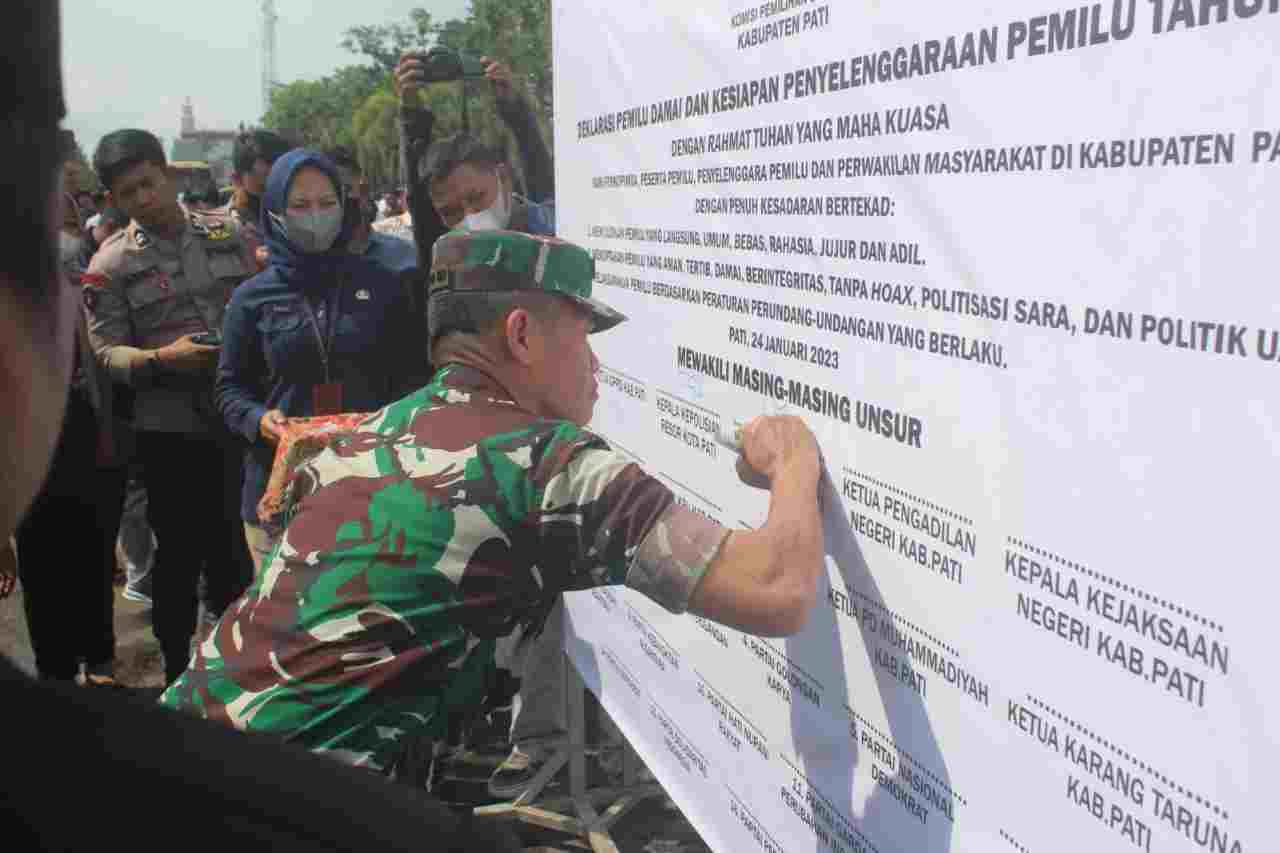 Kasdim Pati Hadiri Pelantikan Anggota PPS, Apel Kesiapan dan Ikrar Bersama Penyelenggaraan Pemilu 2024 Kasdim Pati Hadiri Pelantikan Anggota PPS, Apel Kesiapan dan Ikrar Bersama Penyelenggaraan Pemilu 2024