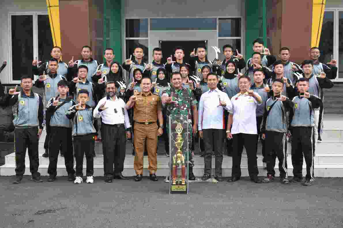 Tiba di Makorem, Atlet KKI Disambut Danrem 043/Gatam Dengan Penuh Sukacita Tiba di Makorem, Atlet KKI Disambut Danrem 043/Gatam Dengan Penuh Sukacita