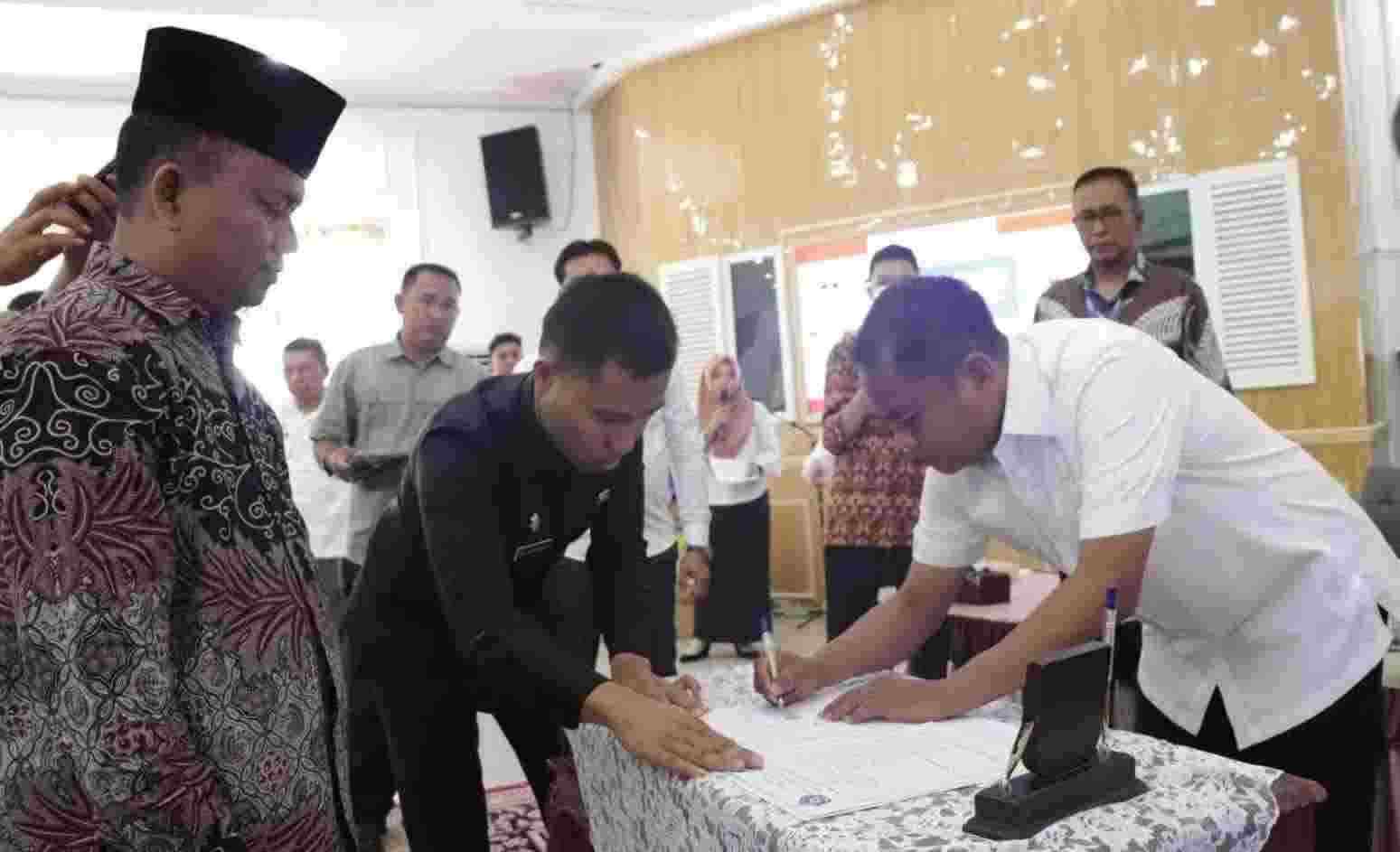 Bupati Sergai Tanda Tangani MoU, Komitmen Bersama Membangun Tanah Bertuah Negri Beradat Bupati Sergai Tanda Tangani MoU, Komitmen Bersama Membangun Tanah Bertuah Negri Beradat