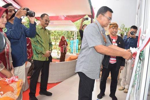 Direktur SMK Kemendikbudristek, Resmikan Gedung “Indoor Farming” SMKN H Moenadi Ungaran Direktur SMK Kemendikbudristek, Resmikan Gedung “Indoor Farming” SMKN H Moenadi Ungaran