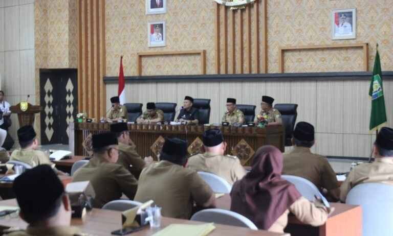 Persiapan Penandatanganan Perjanjian Kinerja Sekretaris Daerah dan Pejabat Eselon II Persiapan Penandatanganan Perjanjian Kinerja Sekretaris Daerah dan Pejabat Eselon II