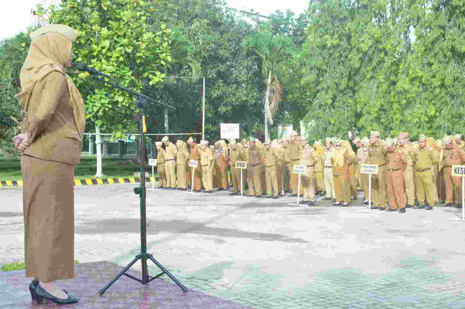 Kadis Kominfotik DR. Chandra Puasati Pimpin Apel Mingguan Pemkab Lamteng Kadis Kominfotik DR. Chandra Puasati Pimpin Apel Mingguan Pemkab Lamteng