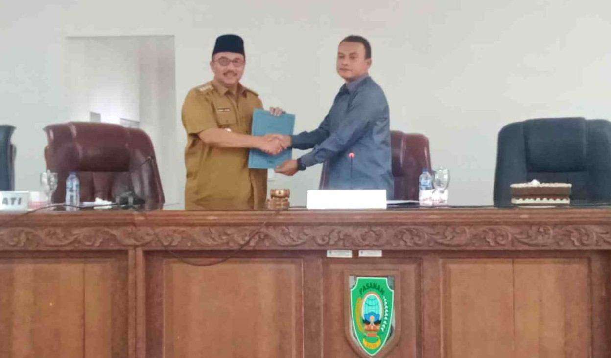 DPRD Gelar Paripurna, Bupati Pasaman Terima Agenda Pokir Anggota Dewan DPRD Gelar Paripurna, Bupati Pasaman Terima Agenda Pokir Anggota Dewan