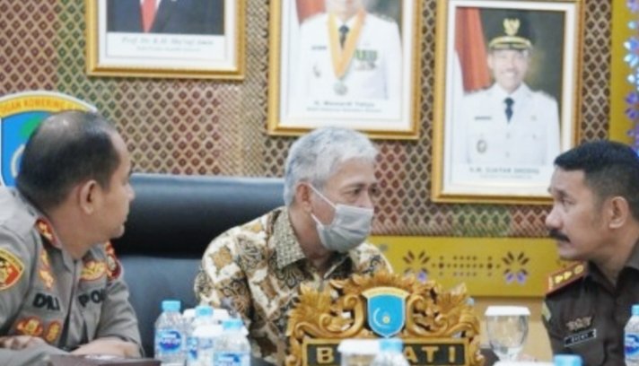 Bupati Iskandar Ikuti Virtual Penandatanganan MoU dengan Kemendagri, Polri dan Kejaksaan RI Bupati Iskandar Ikuti Virtual Penandatanganan MoU dengan Kemendagri, Polri dan Kejaksaan RI