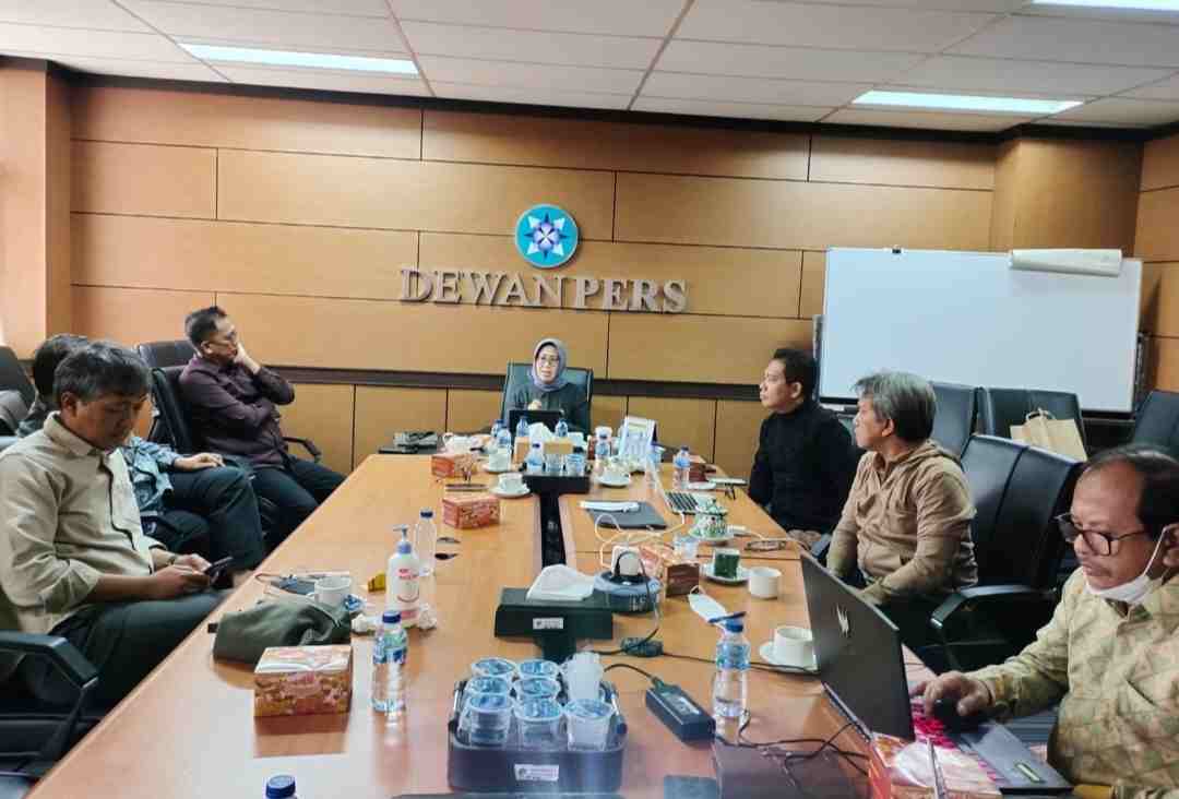 Dr. Ninik Rahayu Terpilih sebagai Ketua Dewan Pers 2022-2025 Dr. Ninik Rahayu Terpilih sebagai Ketua Dewan Pers 2022-2025