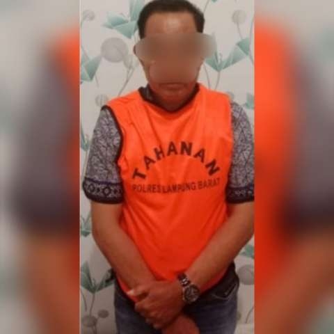 Diduga Lecehkan Anak di Bawah Umur Oknum Kepala Sekolah Diamankan Polisi Diduga Lecehkan Anak di Bawah Umur Oknum Kepala Sekolah Diamankan Polisi