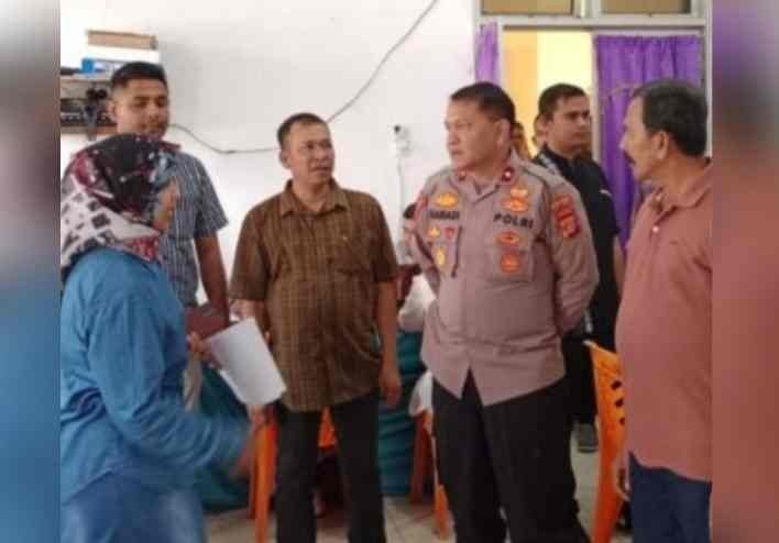 Ketua KIP Sambut Kedatangan Wakapolres Tinjau Kegiatan Tes Calon Anggota PPS Ketua KIP Sambut Kedatangan Wakapolres Tinjau Kegiatan Tes Calon Anggota PPS