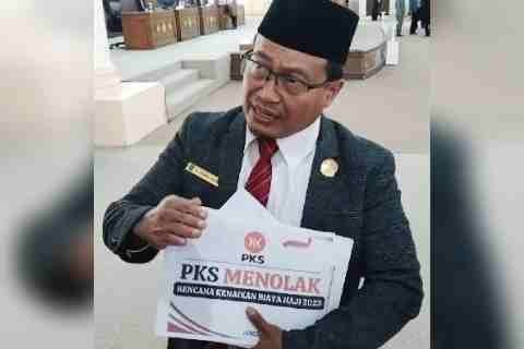 Rapat Paripurna Ke-II DPRD, Ketua Fraksi Partai PKS Husnul Anam Menolak Rencana Kenaikan Dana Haji Rapat Paripurna Ke-II DPRD, Ketua Fraksi Partai PKS Husnul Anam Menolak Rencana Kenaikan Dana Haji