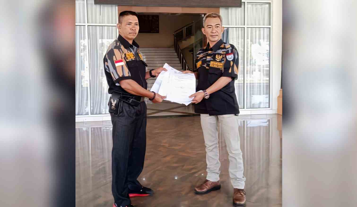 PEKAT Tuba Layangkan Surat Mosi Tidak Percaya Atas kepemimpinan Ketua DPRD PEKAT Tuba Layangkan Surat Mosi Tidak Percaya Atas kepemimpinan Ketua DPRD