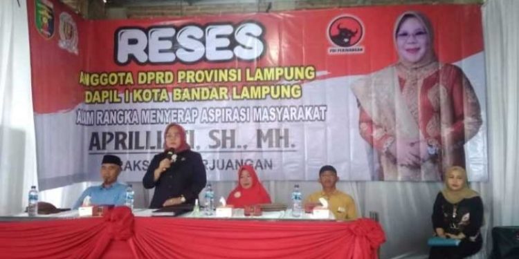 Reses di Pinang Jaya, Anggota DPRD Apriliati Serap Aspirasi Masyarakat Reses di Pinang Jaya, Anggota DPRD Apriliati Serap Aspirasi Masyarakat