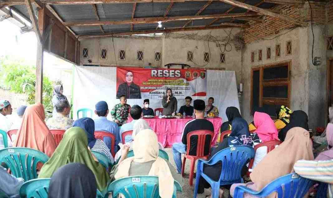 Anggota DPRD Kostiana Menggelar Reses Bersama Warga Kelurahan Sukamenanti Anggota DPRD Kostiana Menggelar Reses Bersama Warga Kelurahan Sukamenanti