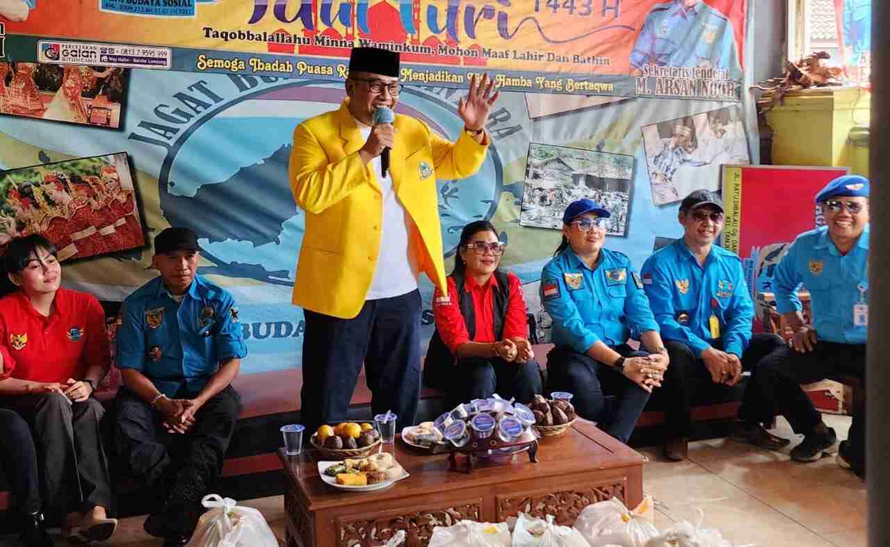 Kader Golkar Andi Surya, Serahkan Beasiswa dan Tali Asih di Kelurahan Tanjung Senang Kader Golkar Andi Surya, Serahkan Beasiswa dan Tali Asih di Kelurahan Tanjung Senang