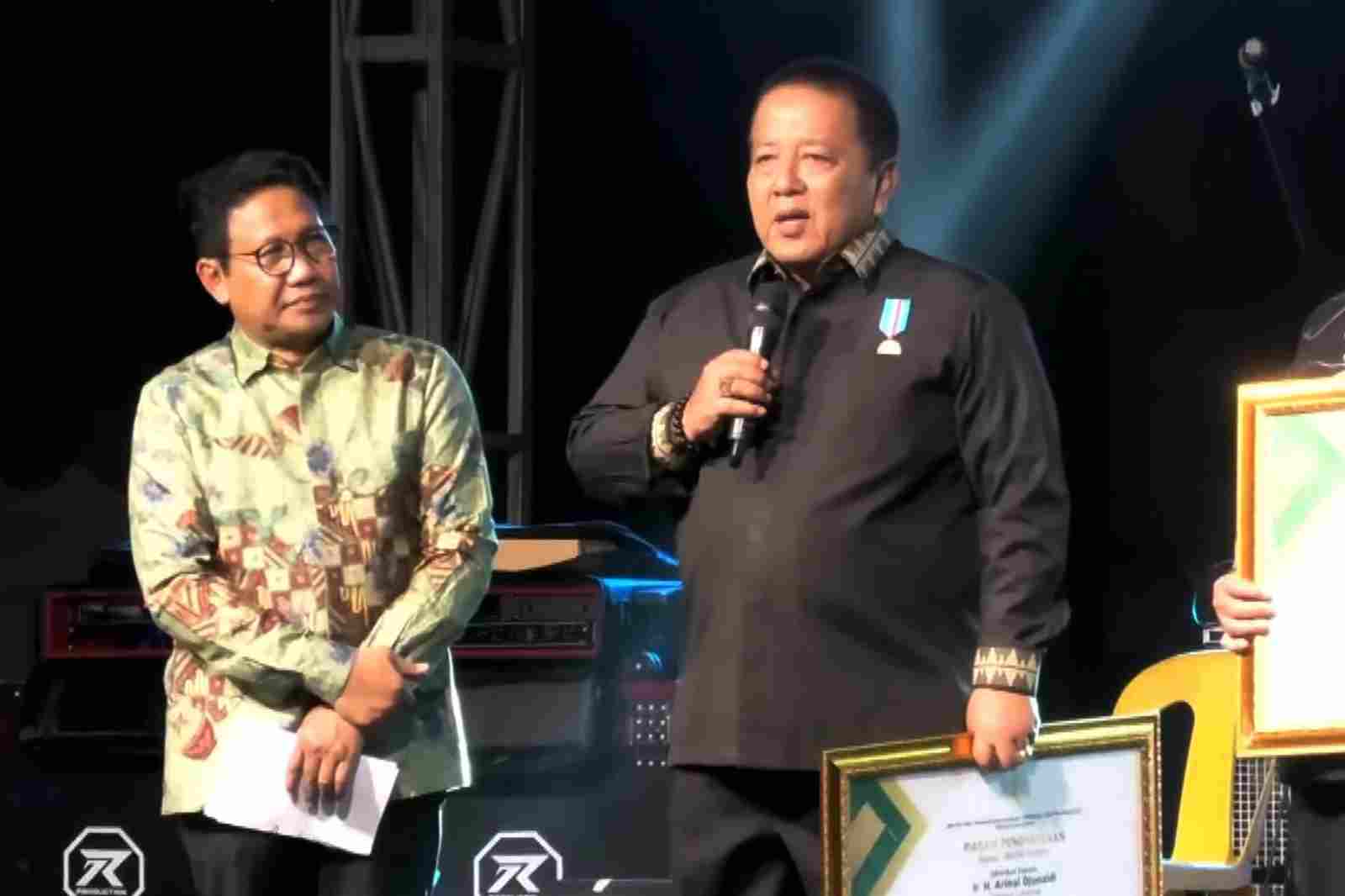 Komitmen Membina Inovasi Pelayanan BUMDes, Gubernur Arinal Terima Penghargaan Komitmen Membina Inovasi Pelayanan BUMDes, Gubernur Arinal Terima Penghargaan