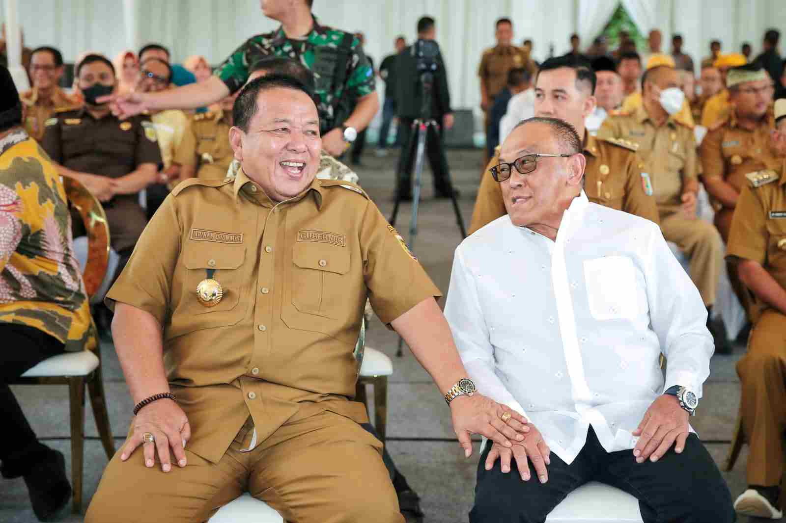 Pembangunan Masjid Raya Al-Bakrie, Gubernur Tandatanganan Prasasti Bersama Aburizal dan Pihak Kemenpora Pembangunan Masjid Raya Al-Bakrie, Gubernur Tandatanganan Prasasti Bersama Aburizal dan Pihak Kemenpora