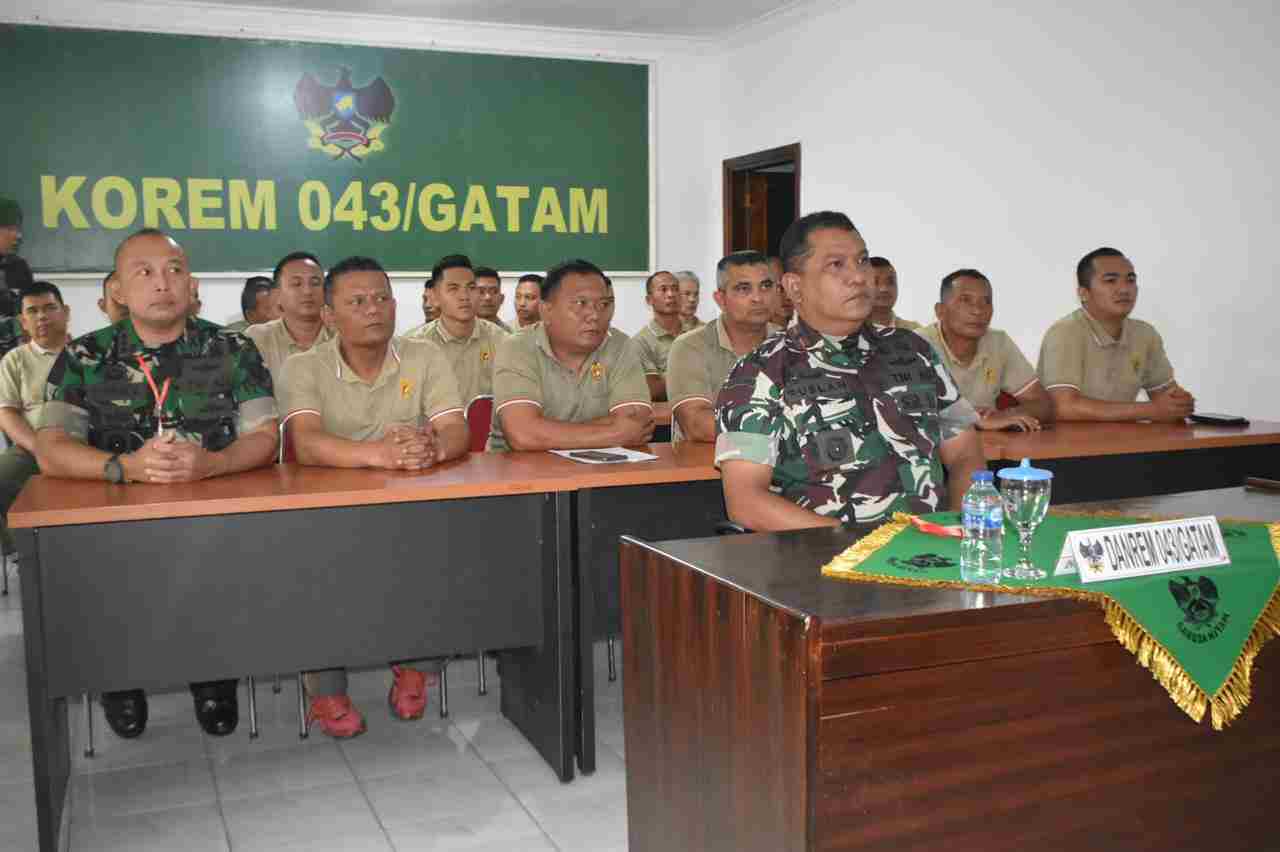 Danrem Ikuti Grand Launching APP ETWP AD dan Penyerahan Secara Simbolis Seragam PNS/TNI AD Danrem Ikuti Grand Launching APP ETWP AD dan Penyerahan Secara Simbolis Seragam PNS/TNI AD
