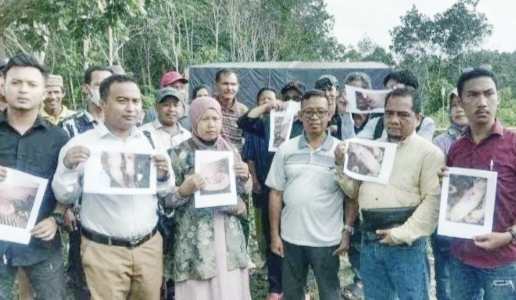 Keluarga Besar & Kuasa Hukumnya Memohon Mabes Polri Menetapkan Pelaku Pembunuhan Alm Firullazi Keluarga Besar & Kuasa Hukumnya Memohon Mabes Polri Menetapkan Pelaku Pembunuhan Alm Firullazi