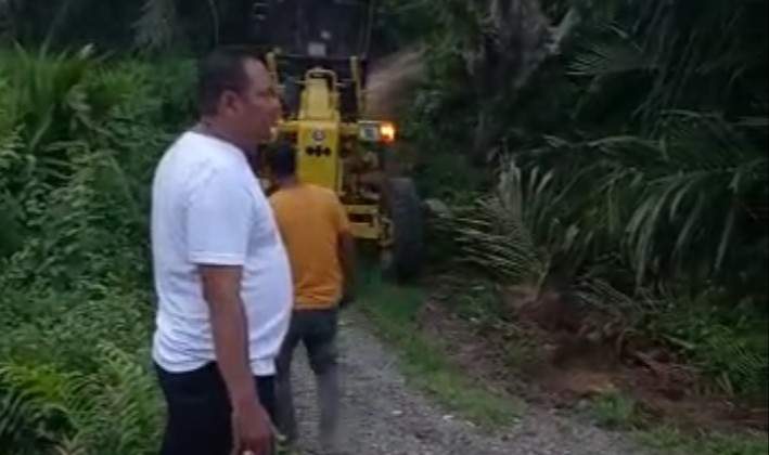 Dapat Pencairan DD di Awal Tahun 2023, Desa Beurandang Ranto Peureulak Lakukan Perbaikan Jalan Dapat Pencairan DD di Awal Tahun 2023, Desa Beurandang Ranto Peureulak Lakukan Perbaikan Jalan